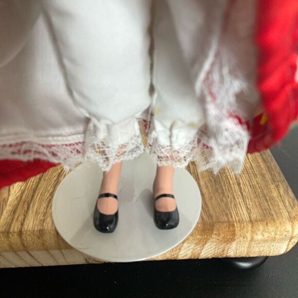 Brand New Marin Chiclana Porcelain Spanish Ethnic Dolls With Clothing Stand - Picture 12 of 12